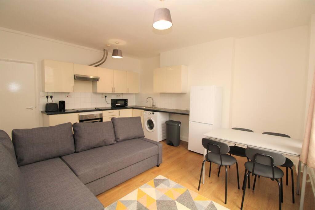 Ideal 2 Bed Flat Close To City Londres Exterior foto